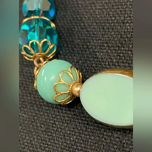 VINTAGE BEADED AND GOLD NECKLACE. - Picture 3 of 13